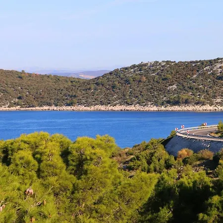 With A Parking Space Bilo, Primosten - 9467 アパート