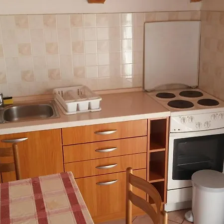 With A Parking Space Bilo, Primosten - 9467 * ザボリッチ