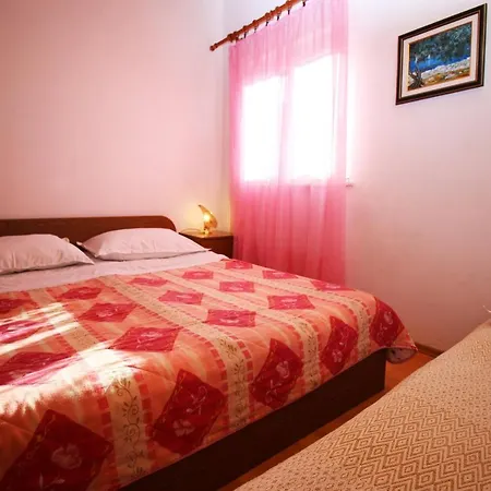 With A Parking Space Bilo, Primosten - 9467 アパート *